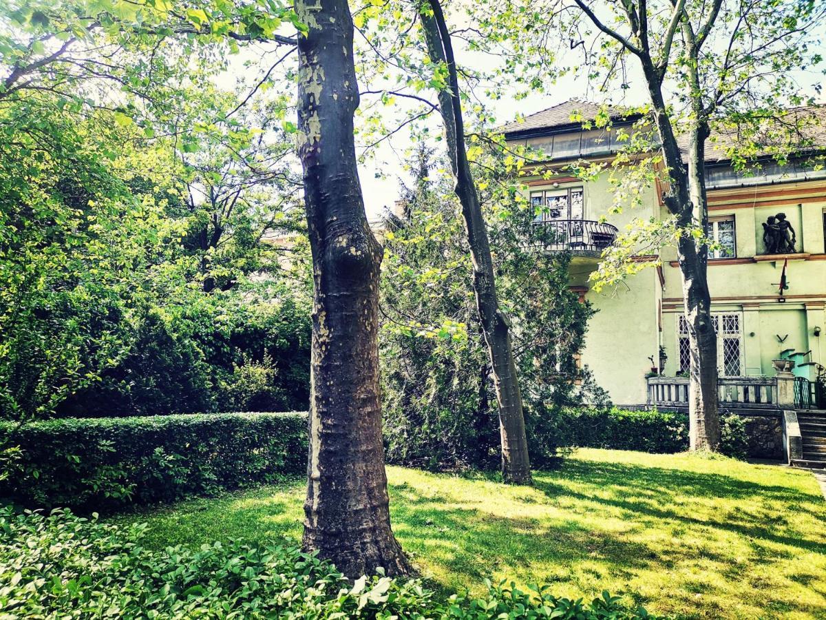 Flat In Historic Villa With Your Own Private Garden, Near City Park Budapeste Exterior foto
